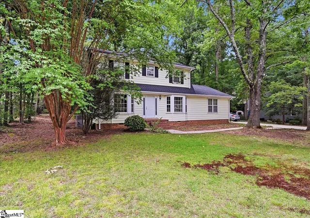 Photo 3 of Single family home for sale at 201 Crepe Myrtle Ct, Greenville, SC 29607 | MLS# 1596943 | Listing updated on 2026-08-18