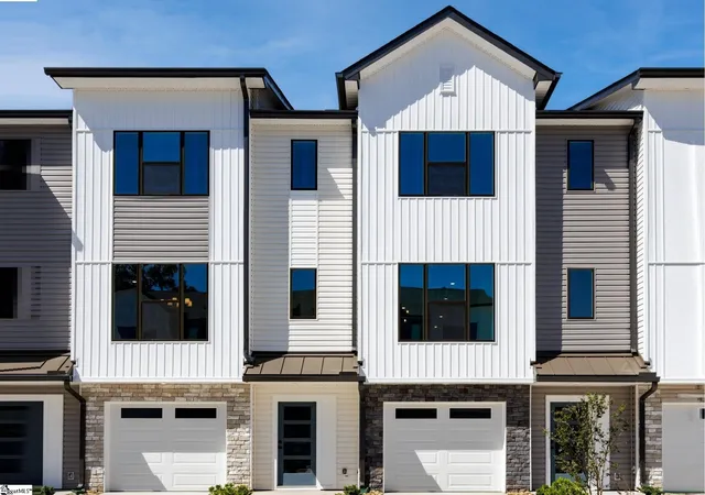 Photo 1 of Townhouse for sale at 7 Pikewood Ln, Greenville, SC 29607 | MLS# 1558545 | Listing updated on 2026-07-17