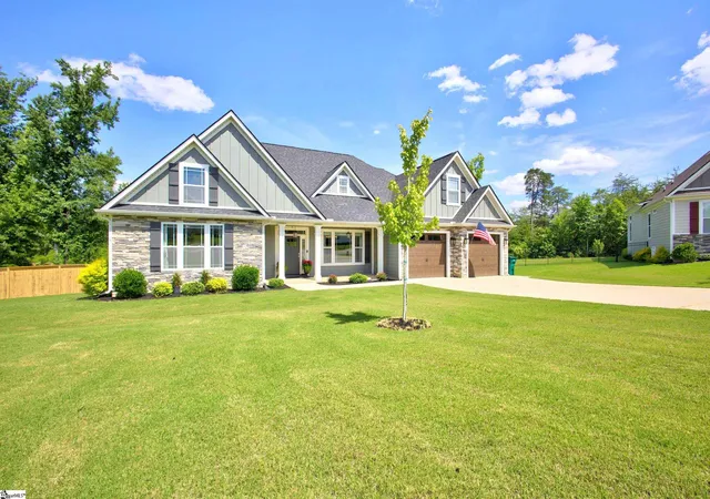 Photo 2 of Single family home for sale at 313 Blue Rock Ct, Travelers Rest, SC 29690 | MLS# 1595192 | Listing updated on 2026-09-19