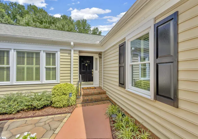Photo 2 of Sale Pending at 1270 Shadow Wy, Greenville, SC 29615 | MLS# 1599904 | Listing updated on 2026-08-14