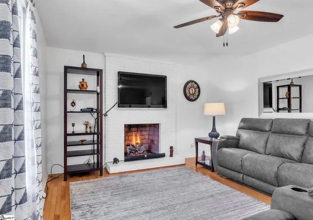 Photo 3 of Single family home for sale at 15 Hoedad Dr, Fountain Inn, SC 29644 | MLS# 1595348 | Listing updated on 2026-06-19