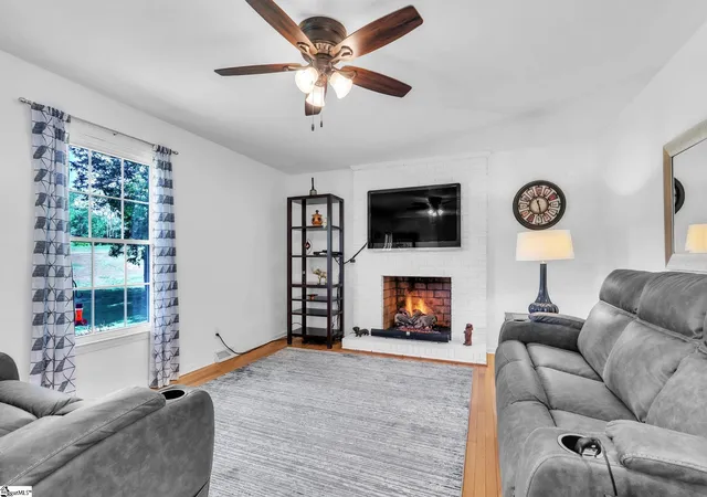 Photo 3 of Sale Pending at 15 Hoedad Dr, Fountain Inn, SC 29644 | MLS# 1595348 | Listing updated on 2026-09-29