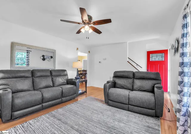 Photo 4 of Sale Pending at 15 Hoedad Dr, Fountain Inn, SC 29644 | MLS# 1595348 | Listing updated on 2026-09-29
