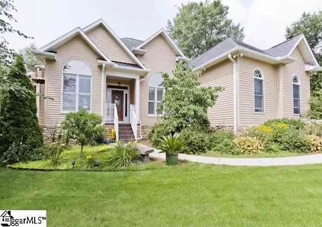 Single Family Residence at 1 Fox Ridge Way, Taylors, SC 29687 | MLS# 1219729 |  | Sold on 2011-09-27