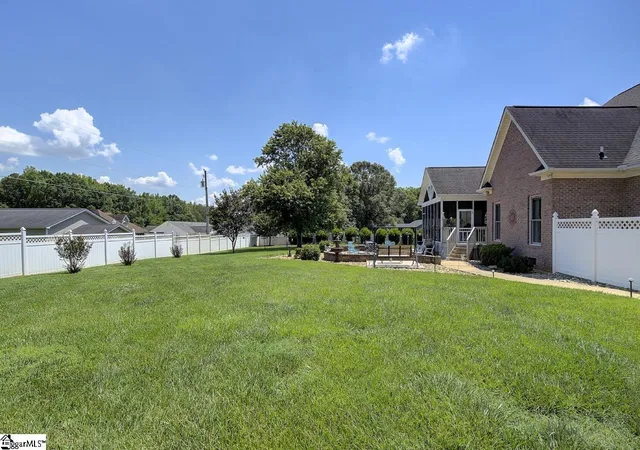 Photo 3 of Single family home for sale at 9 Montague Cir, Greenville, SC 29617 | MLS# 1596214 | Listing updated on 2026-09-16