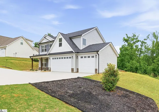 Photo 3 of Single family home for sale at 114 Inlet Pointe Dr, Anderson, SC 29625 | MLS# 1591570 | Listing updated on 2026-08-27