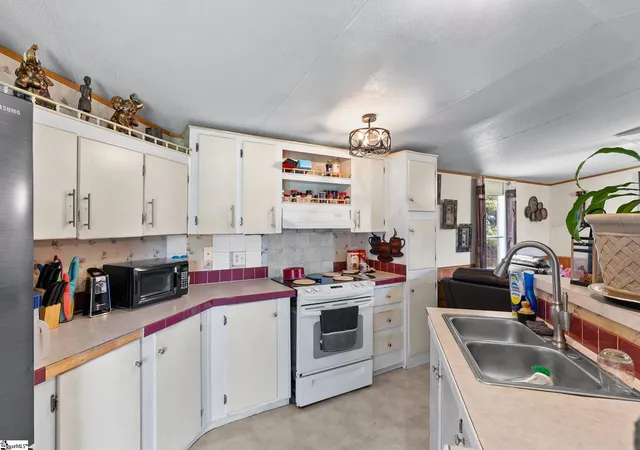Photo 3 of Manufactured home for sale at 122 Lake Circle Rd, Marietta, SC 29661 | MLS# 1601475 | Listing updated on 2026-08-20