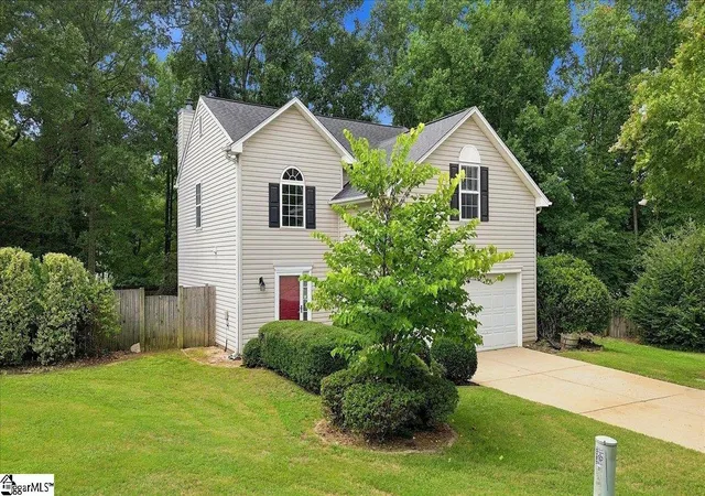 Photo 1 of Single family home for sale at 3 Old Hastings Ct, Mauldin, SC 29662 | MLS# 1600110 | Listing updated on 2026-09-11