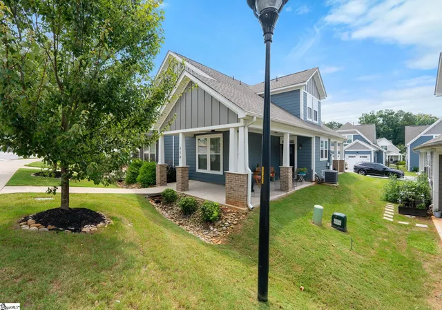 Photo 2 of Townhouse for sale at 550 Twin Lake Rd, Greenville, SC 29609 | MLS# 1600788 | Listing updated on 2026-08-28