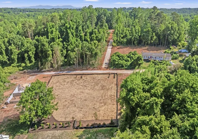 Homes for sale in Taylors, SC | 103 S Silver Lake Dr, Taylors, SC 29687 | MLS# 1597208