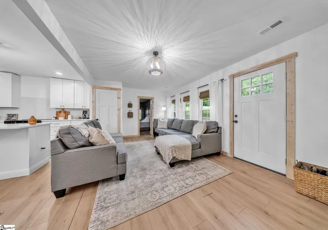 Photo 3 of Single family home for sale at 10774 Hwy 11, Campobello, SC 29322 | MLS# 1598811 | Listing updated on 2026-10-05