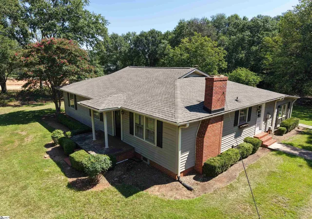 Photo 4 of Single family home for sale at 1148 Miller Rd, Greenville, SC 29607 | MLS# 1601817 | Listing updated on 2026-09-10