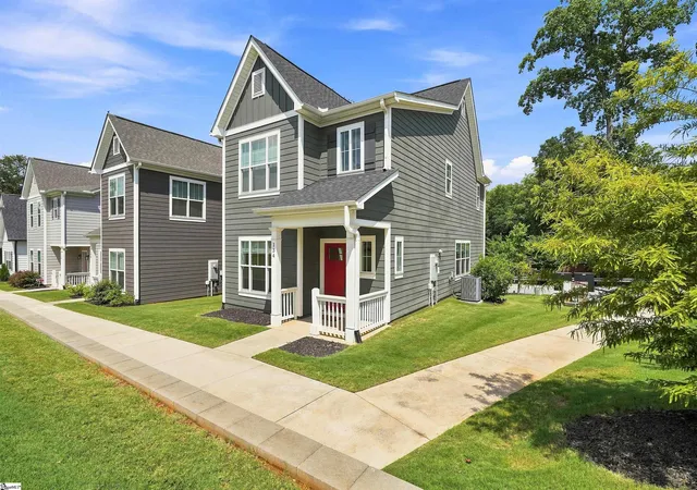 Photo 1 of Single family home for sale at 134 Lilia Hill Cir, Greenville, SC 29607 | MLS# 1600182 | Listing updated on 2026-09-04