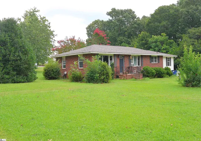 Photo 1 of Single family home for sale at 1317 Main St, Wellford, SC 29385 | MLS# 1601580 | Listing updated on 2026-09-03