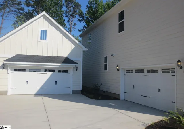 Photo 2 of Single family home for sale at 138 Whispering Hollow Rd, Greenville, SC 29615 | MLS# 1594003 | Listing updated on 2026-09-04