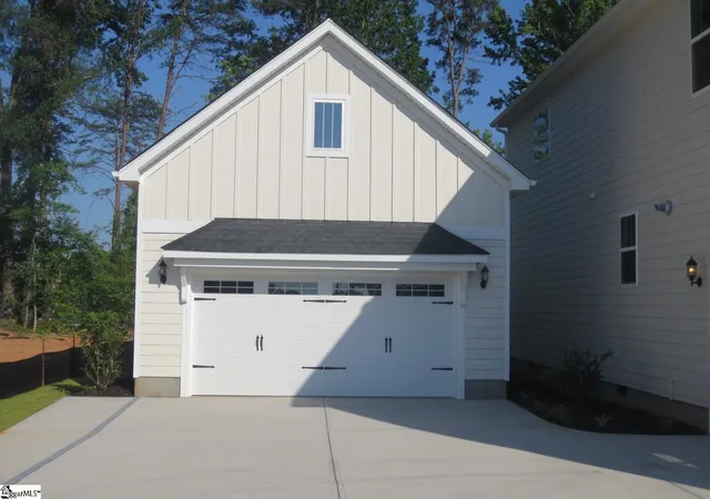Photo 3 of Single family home for sale at 138 Whispering Hollow Rd, Greenville, SC 29615 | MLS# 1594003 | Listing updated on 2026-09-04