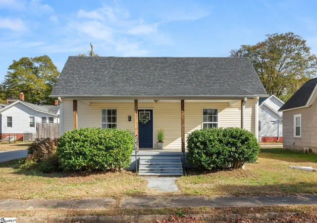 Photo 1 of Single family home for sale at 4 Seyle St, Greenville, SC 29605 | MLS# 1574980 | Listing updated on 2026-04-24