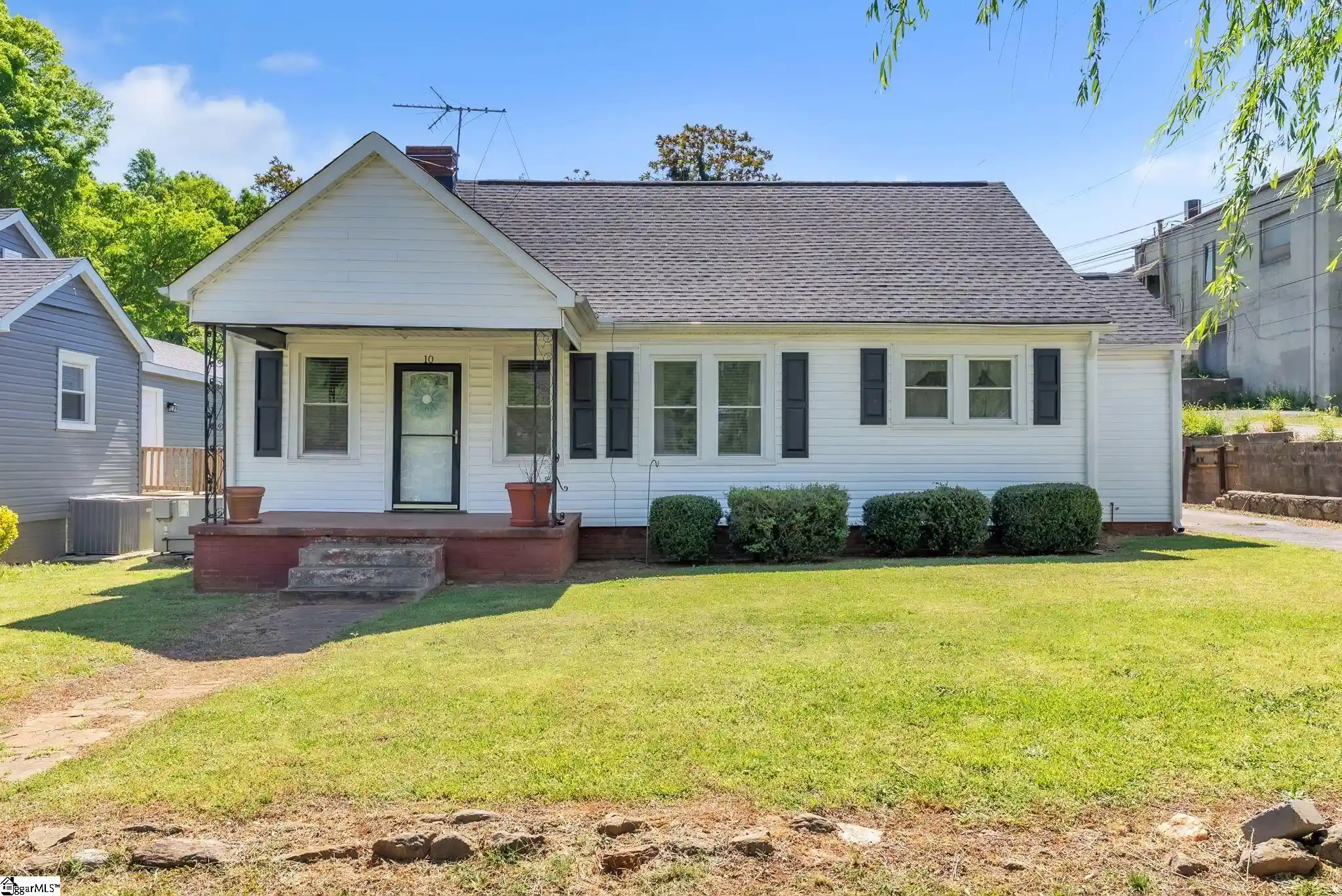 Photo 1 of Single family home for sale at 10 Eastlan Dr, Greenville, SC 29607 | MLS# 1607134 | Listing updated on 2026-10-20