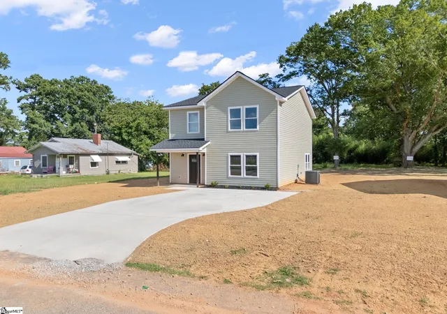 Photo 3 of Single family home for sale at 706 Laurel St, Honea Path, SC 29654 | MLS# 1593796 | Listing updated on 2026-09-08