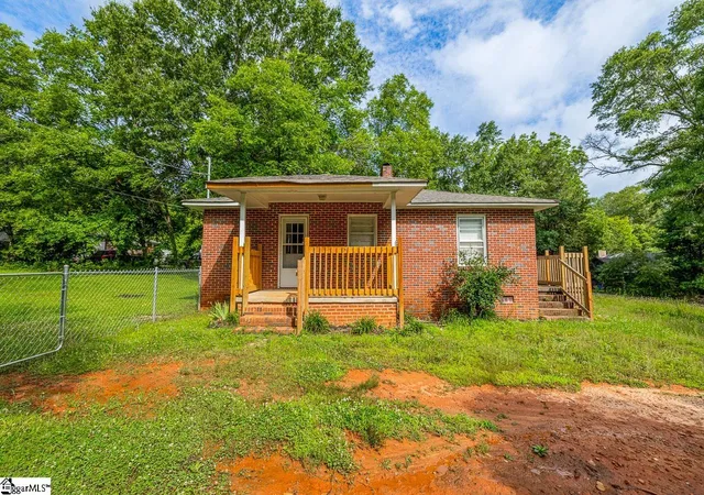 Photo 2 of Single family home for sale at 157 Hampton St, Wellford, SC 29385 | MLS# 1594606 | Listing updated on 2026-08-13