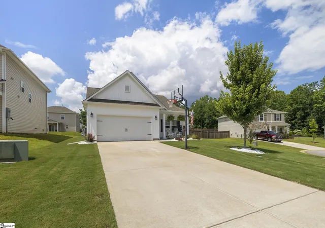 Photo 3 of Single family home for sale at 313 Balsa Wy, Seneca, SC 29678 | MLS# 1598057 | Listing updated on 2026-09-07