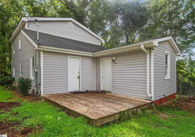 Photo 2 of Single family home for sale at 252 N Suber Rd, Greer, SC 29651 | MLS# 1601756 | Listing updated on 2026-08-24