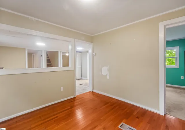 Photo 4 of Single family home for sale at 252 N Suber Rd, Greer, SC 29651 | MLS# 1601756 | Listing updated on 2026-08-24