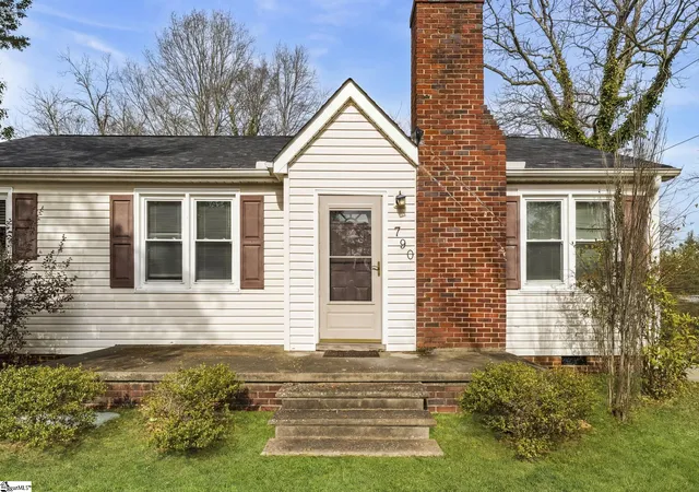 Photo 3 of Single family home for sale at 790 John B White Blvd, Spartanburg, SC 29306 | MLS# 1580491 | Listing updated on 2026-07-24