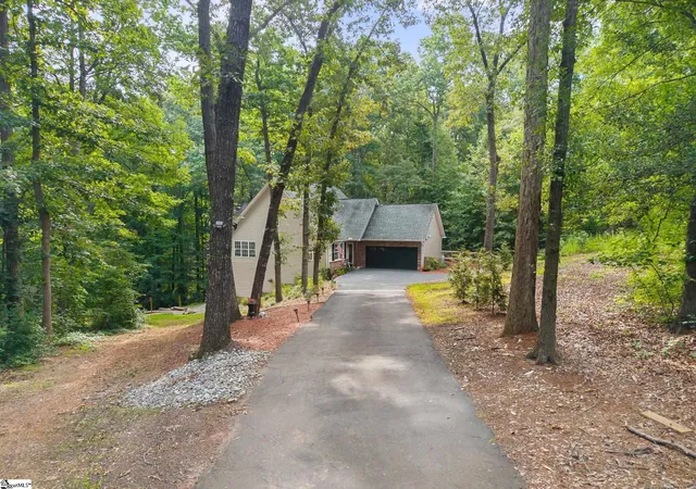 Homes for sale in Townville, SC | 104 Benjamin Dr, Townville, SC 29689 | MLS# 1596090