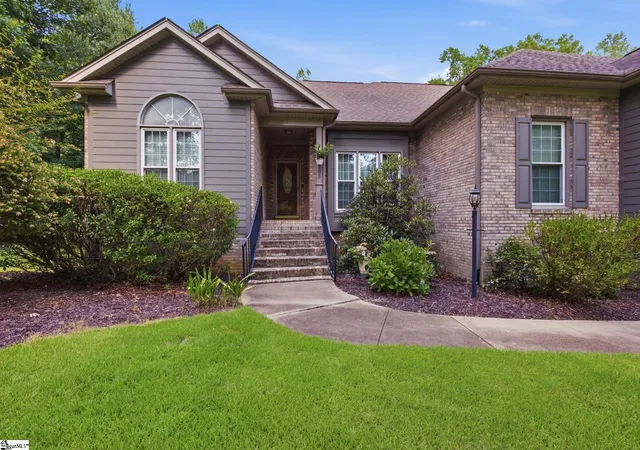 Photo 2 of Single family home for sale at 703 Garnett Wy, Simpsonville, SC 29680 | MLS# 1597329 | Listing updated on 2026-07-30