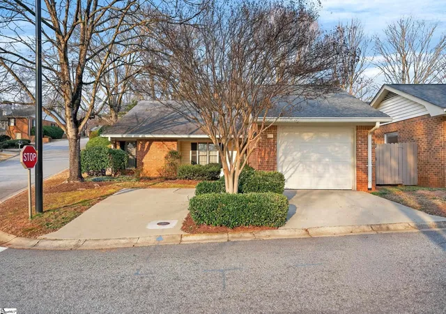 Photo 3 of Single family home for sale at 601 Dove Ter, Greenville, SC 29605 | MLS# 1583116 | Listing updated on 2026-08-10