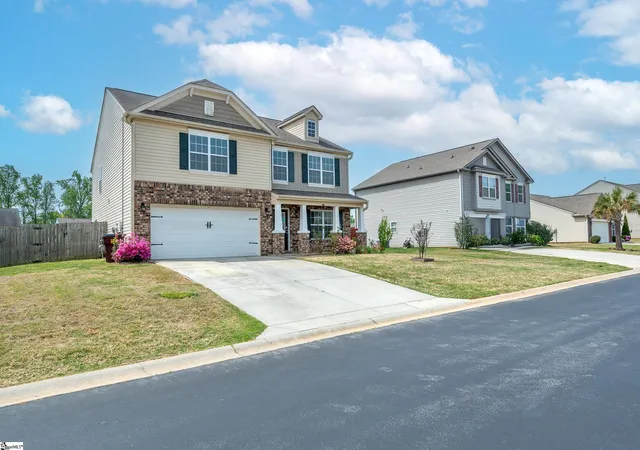 Photo 3 of Single family home for sale at 611 Willow Bank Lndg, Moore, SC 29369 | MLS# 1600863 | Listing updated on 2026-08-25