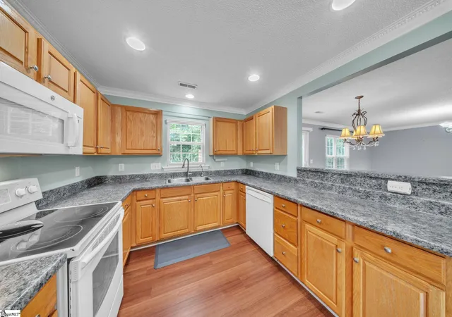 Photo 3 of Single family home for sale at 5 Earleigh Ct, Simpsonville, SC 29681 | MLS# 1600828 | Listing updated on 2026-08-13