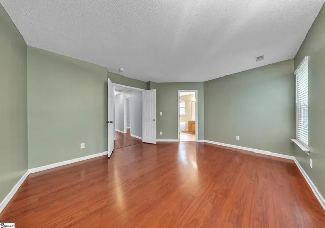 Photo 3 of Single family home for sale at 5 Earleigh Ct, Simpsonville, SC 29681 | MLS# 1600828 | Listing updated on 2026-08-13