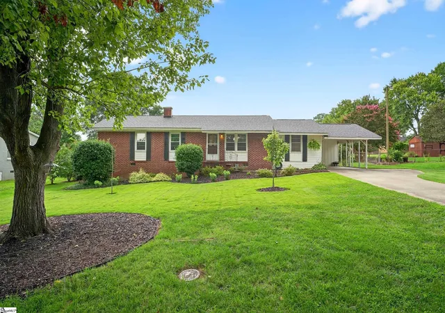 Photo 1 of Single family home for sale at 106 Paxton St, Mauldin, SC 29662 | MLS# 1566425 | Listing updated on 2025-11-09