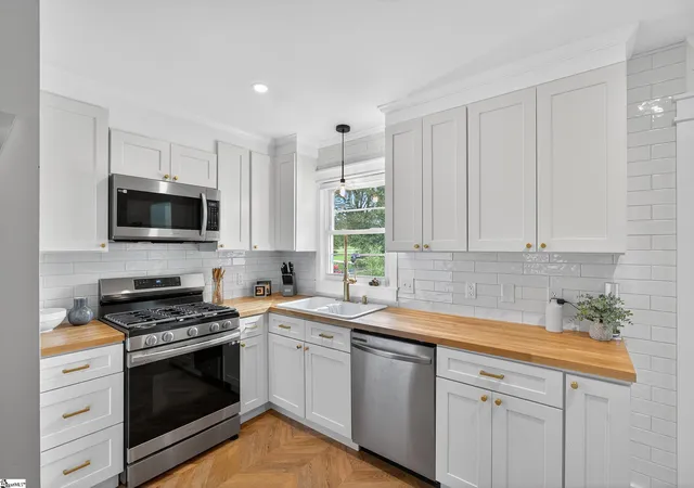 Photo 4 of Single family home for sale at 106 Paxton St, Mauldin, SC 29662 | MLS# 1566425 | Listing updated on 2025-11-09