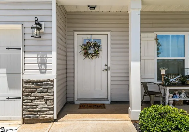 Photo 2 of Single family home for sale at 463 Torrington Dr, Duncan, SC 29334 | MLS# 1593286 | Listing updated on 2026-09-03