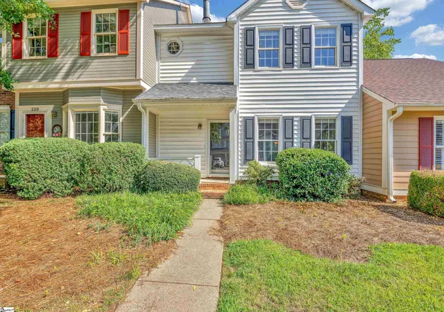 Townhouse for sale at 218 Woodburn Club Ln, Spartanburg, SC 29302 | MLS# 1600695
