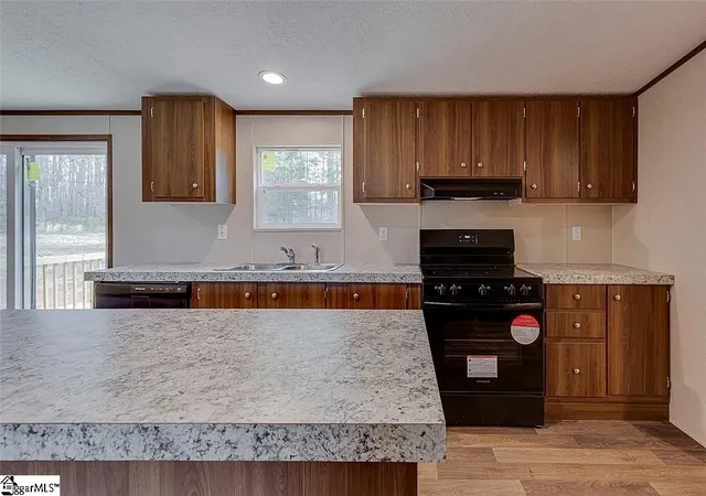 Photo 2 of Manufactured home for sale at 212 Robinwood Cir, Starr, SC 29684 | MLS# 1600654 | Listing updated on 2026-09-09