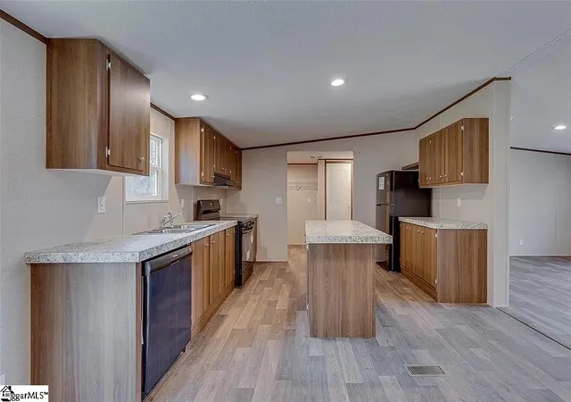 Photo 3 of Manufactured home for sale at 212 Robinwood Cir, Starr, SC 29684 | MLS# 1600654 | Listing updated on 2026-09-09