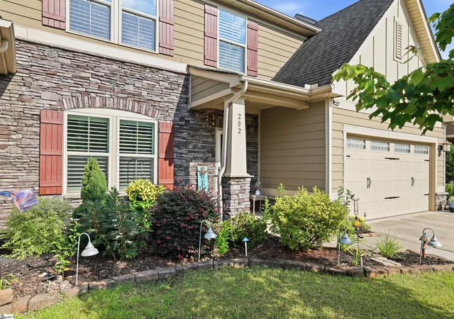 Photo 3 of Townhouse for sale at 202 Ragin Ct, Simpsonville, SC 29681 | MLS# 1593976 | Listing updated on 2026-09-10