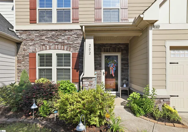 Photo 3 of Townhouse for sale at 202 Ragin Ct, Simpsonville, SC 29681 | MLS# 1593976 | Listing updated on 2026-09-10