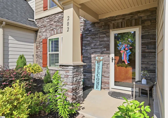 Photo 4 of Townhouse for sale at 202 Ragin Ct, Simpsonville, SC 29681 | MLS# 1593976 | Listing updated on 2026-09-10