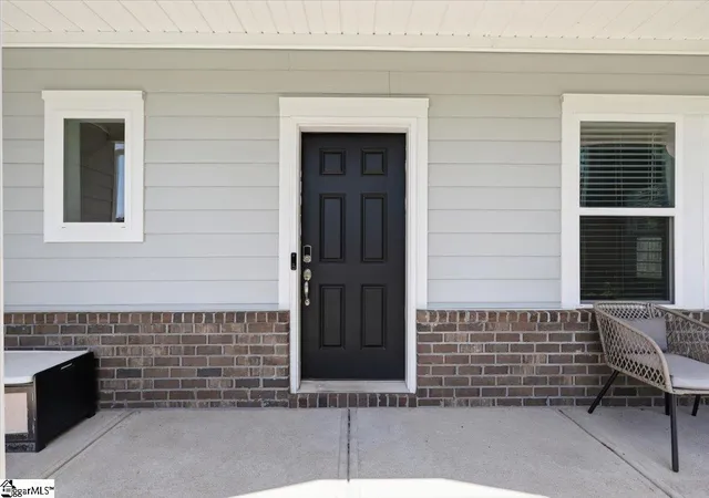 Photo 2 of Single family home for sale at 437 Roderick Ln, Greenville, SC 29605 | MLS# 1601638 | Listing updated on 2026-08-27