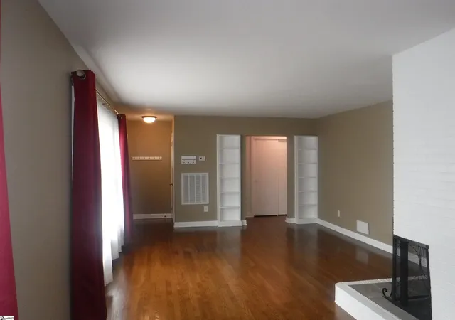 Photo 3 of Single family home for sale at 222 Woodview Ave, Spartanburg, SC 29306 | MLS# 1587700 | Listing updated on 2026-08-06
