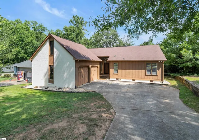 Photo 1 of Single family home for sale at 19 Kindlin Wy, Taylors, SC 29687 | MLS# 1600901 | Listing updated on 2026-08-14