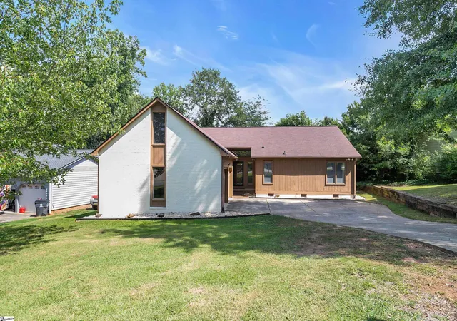 Photo 2 of Single family home for sale at 19 Kindlin Wy, Taylors, SC 29687 | MLS# 1600901 | Listing updated on 2026-08-14
