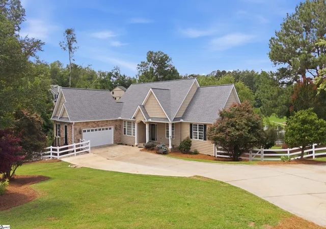 Homes for sale in Greenwood, SC | 123 Bridgepoint Rd, Greenwood, SC 29649 | MLS# 1597202