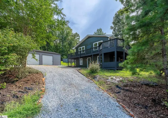 Photo 2 of Sale Pending at 921 Ann Dr, Seneca, SC 29678 | MLS# 1599275 | Listing updated on 2026-10-05