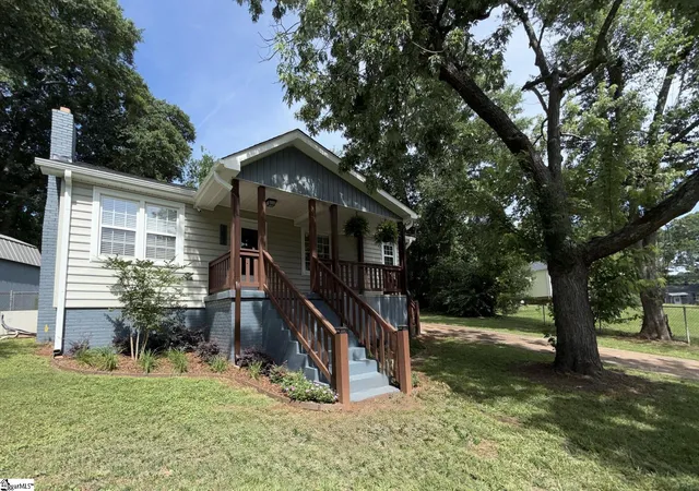 Photo 3 of Sale Pending at 107 Irene Cir, Greenville, SC 29617 | MLS# 1595218 | Listing updated on 2026-08-26